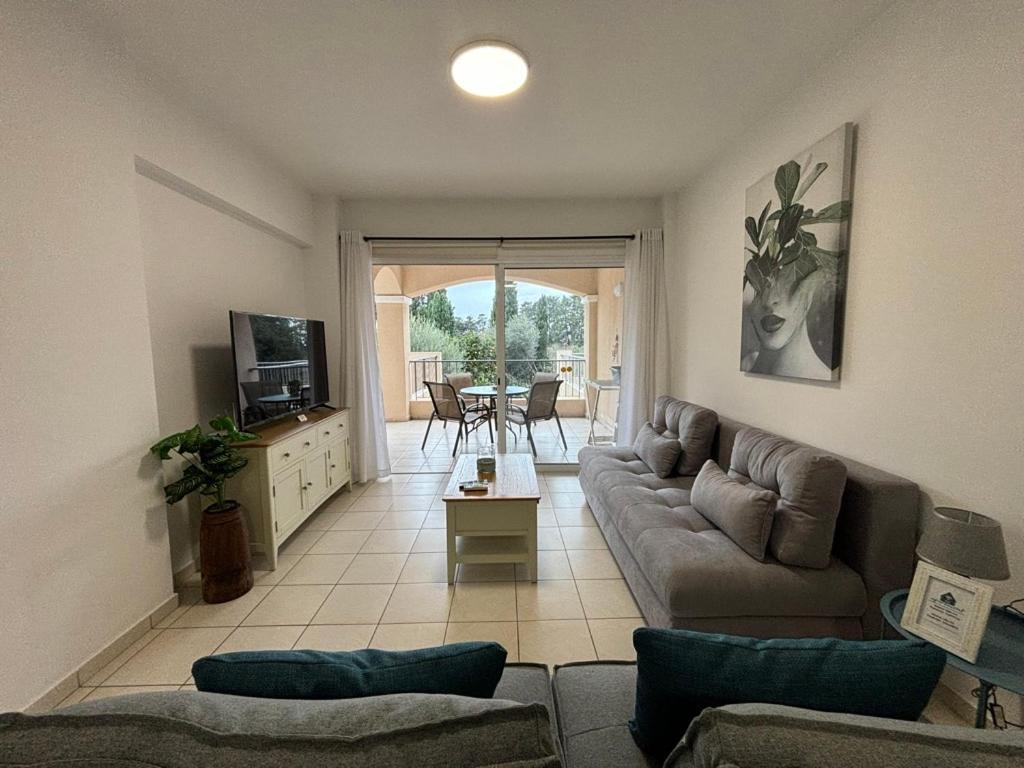 Cozy Apartment In Paphos Beautiful Complex Eksteriør bilde