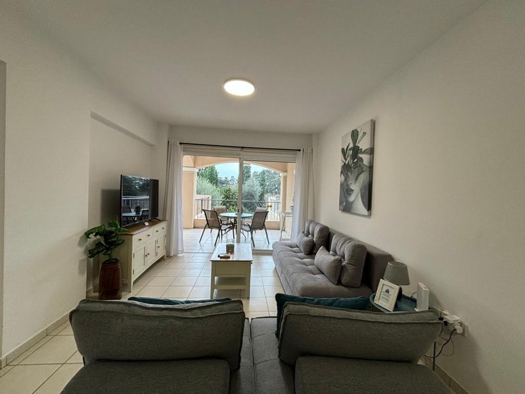 Cozy Apartment In Paphos Beautiful Complex Eksteriør bilde